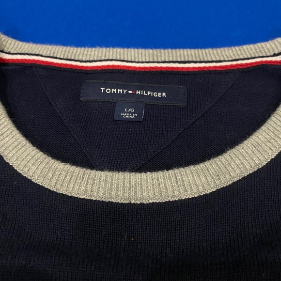 Tommy Hilfiger knit Crewneck - Picture 2 of 2